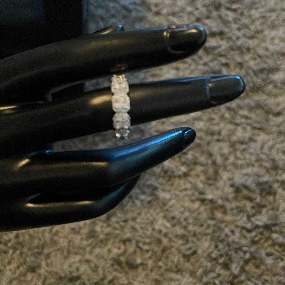 Levian ring